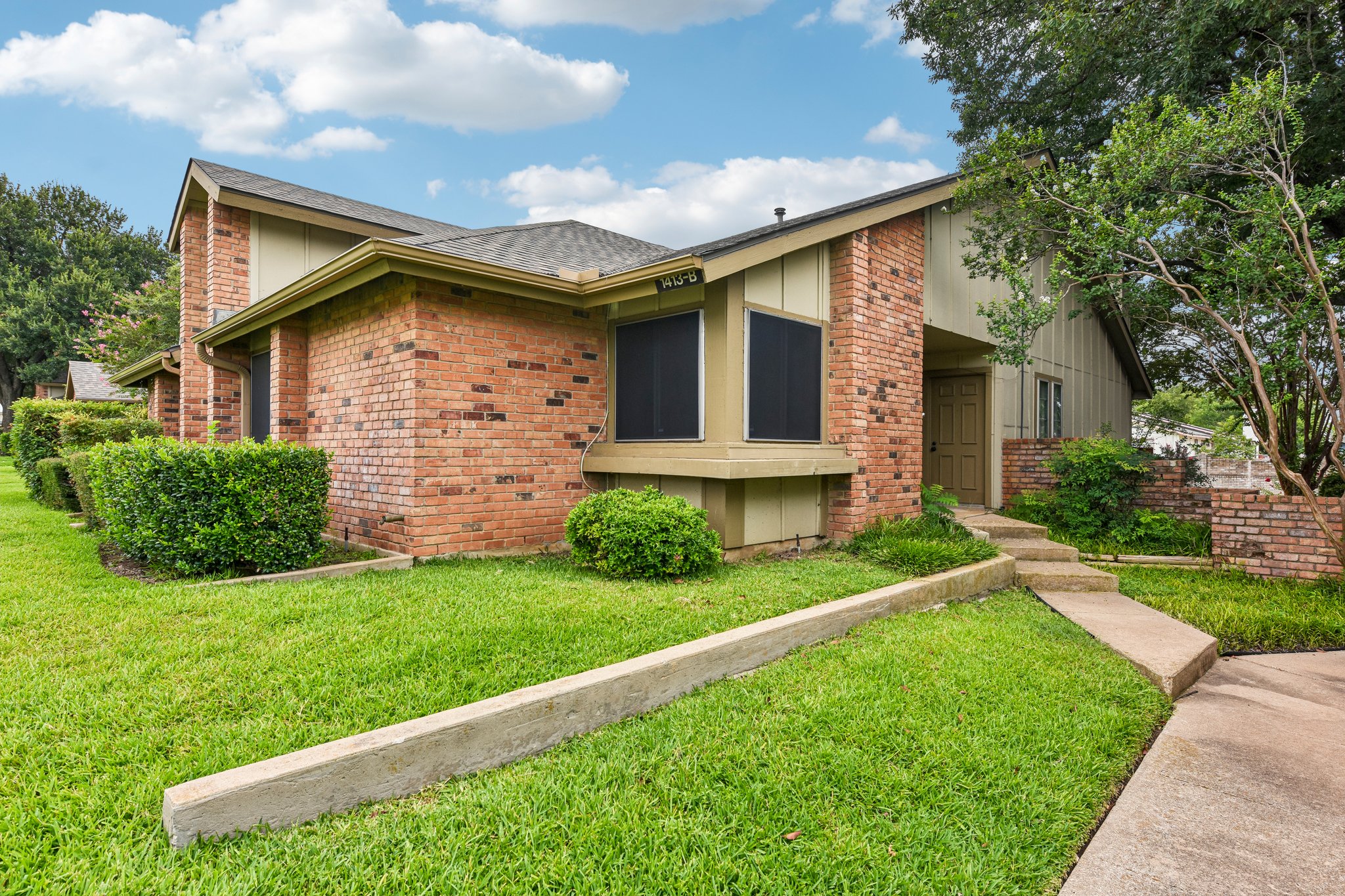 W Braker Ln B-S1707-005.jpg