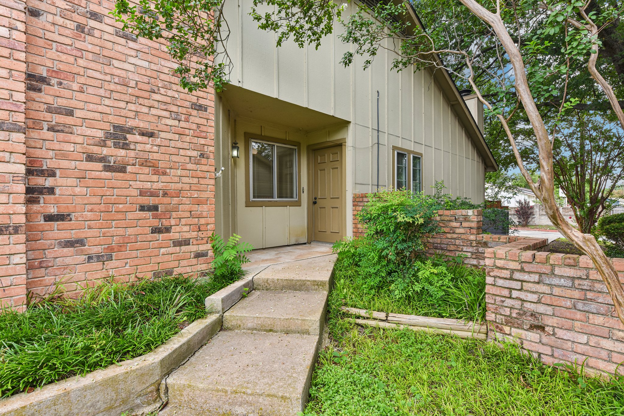 W Braker Ln B-S1707-006.jpg