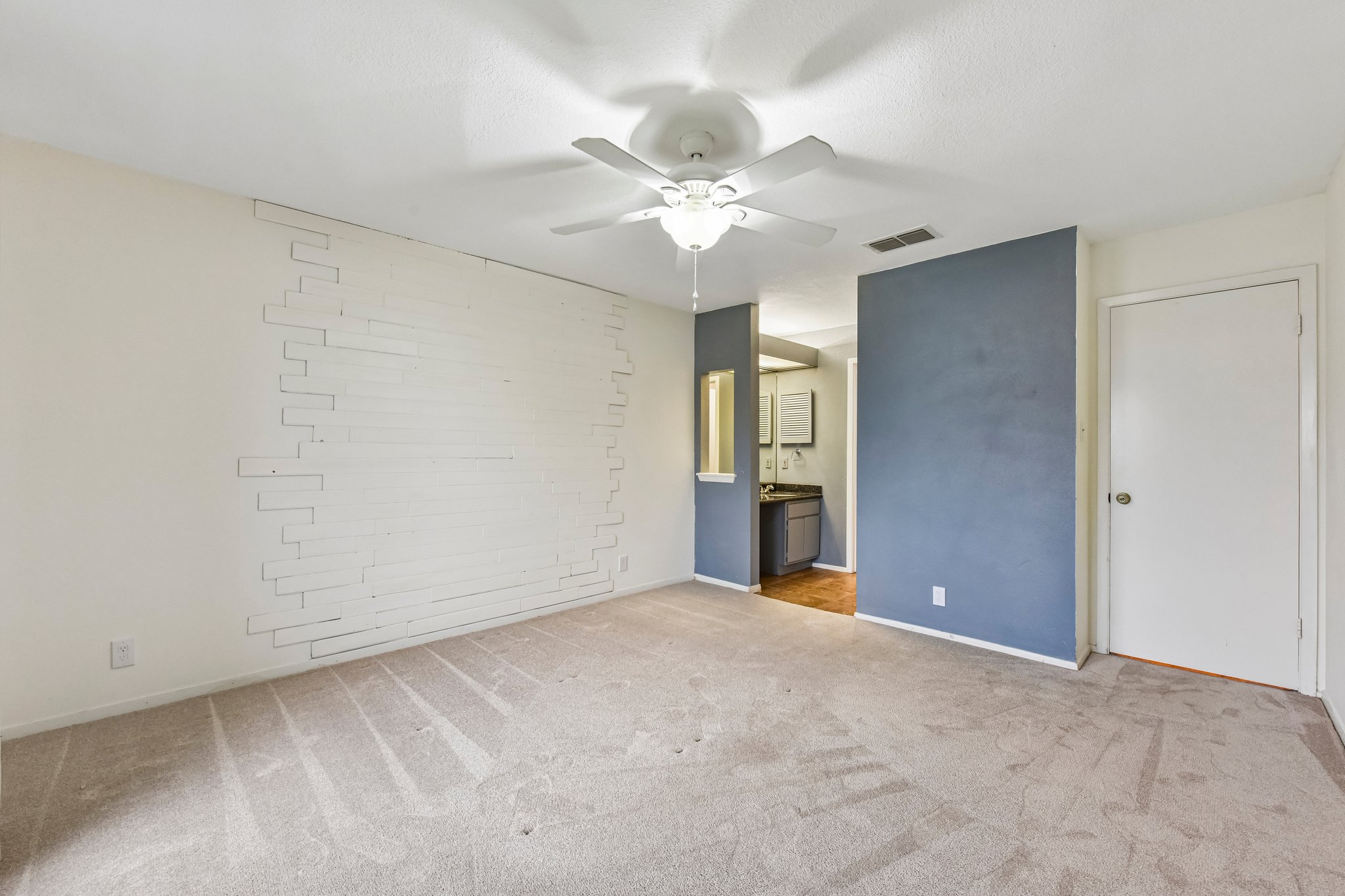 W Braker Ln B-S1707-028.jpg