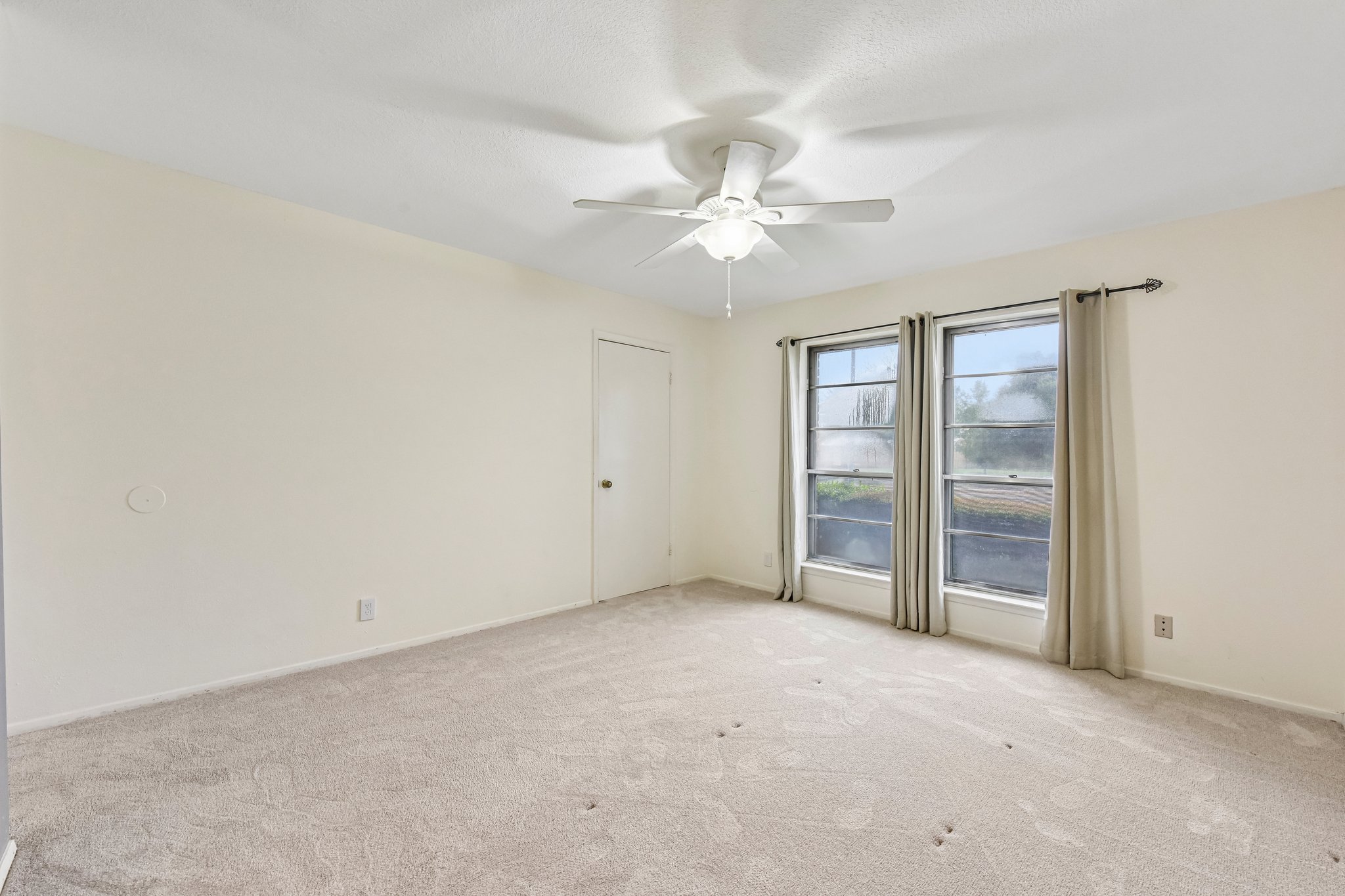 W Braker Ln B-S1707-030.jpg