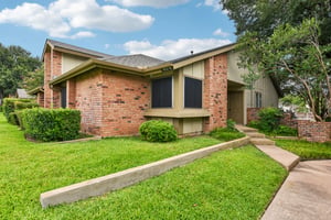 W Braker Ln B-S1707-005.jpg