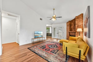 W Braker Ln B-S1707-008.jpg