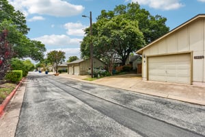 W Braker Ln B-S1707-043.jpg