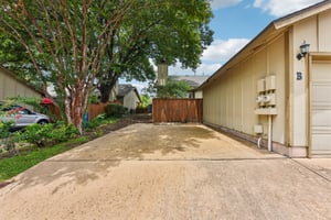 W Braker Ln B-S1707-044.jpg