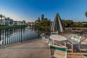 5-Lakehouse Deck