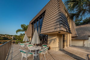 7-Lakehouse Deck
