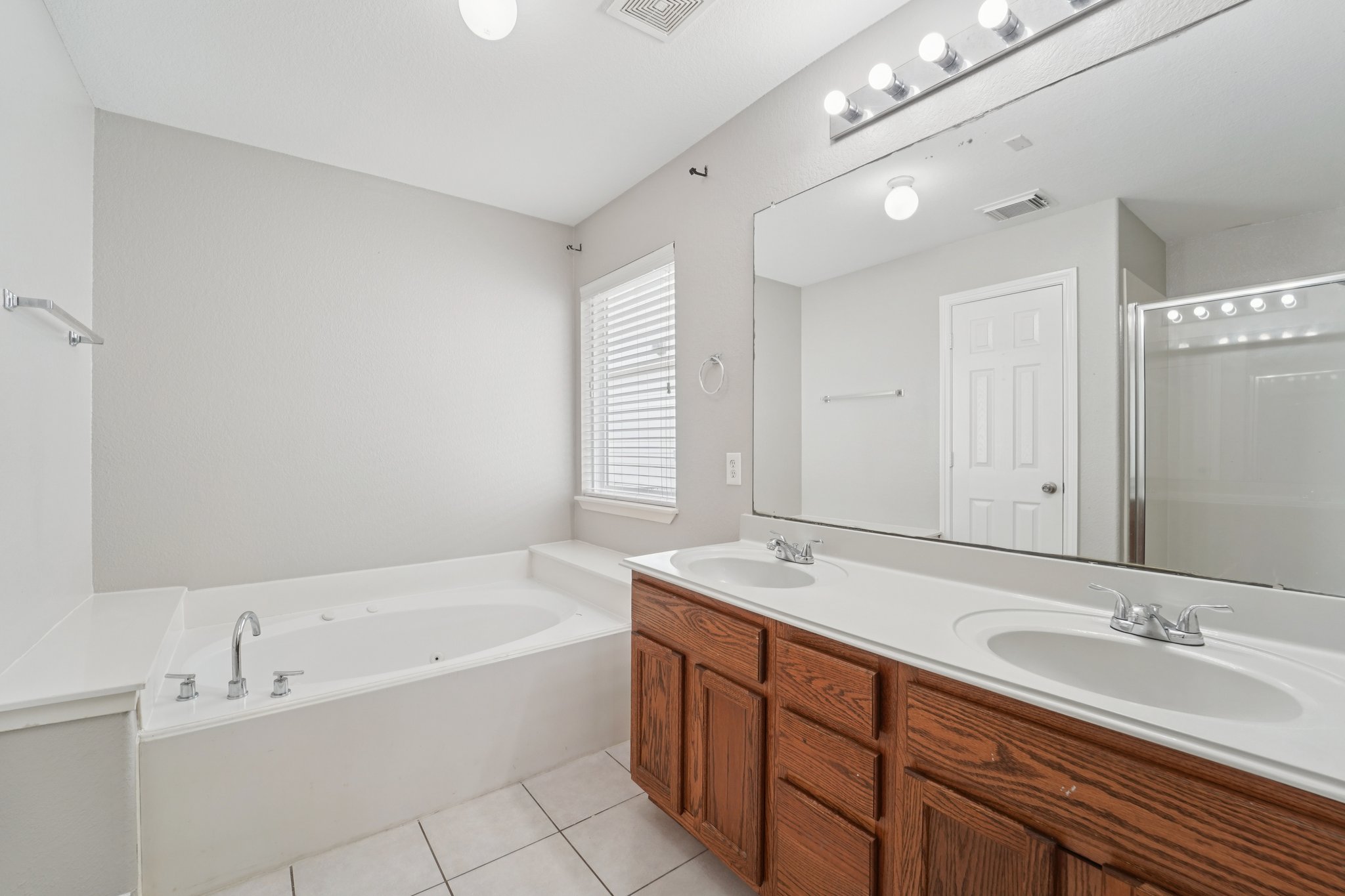 Brayford Pl Dr-S1204-016.jpg