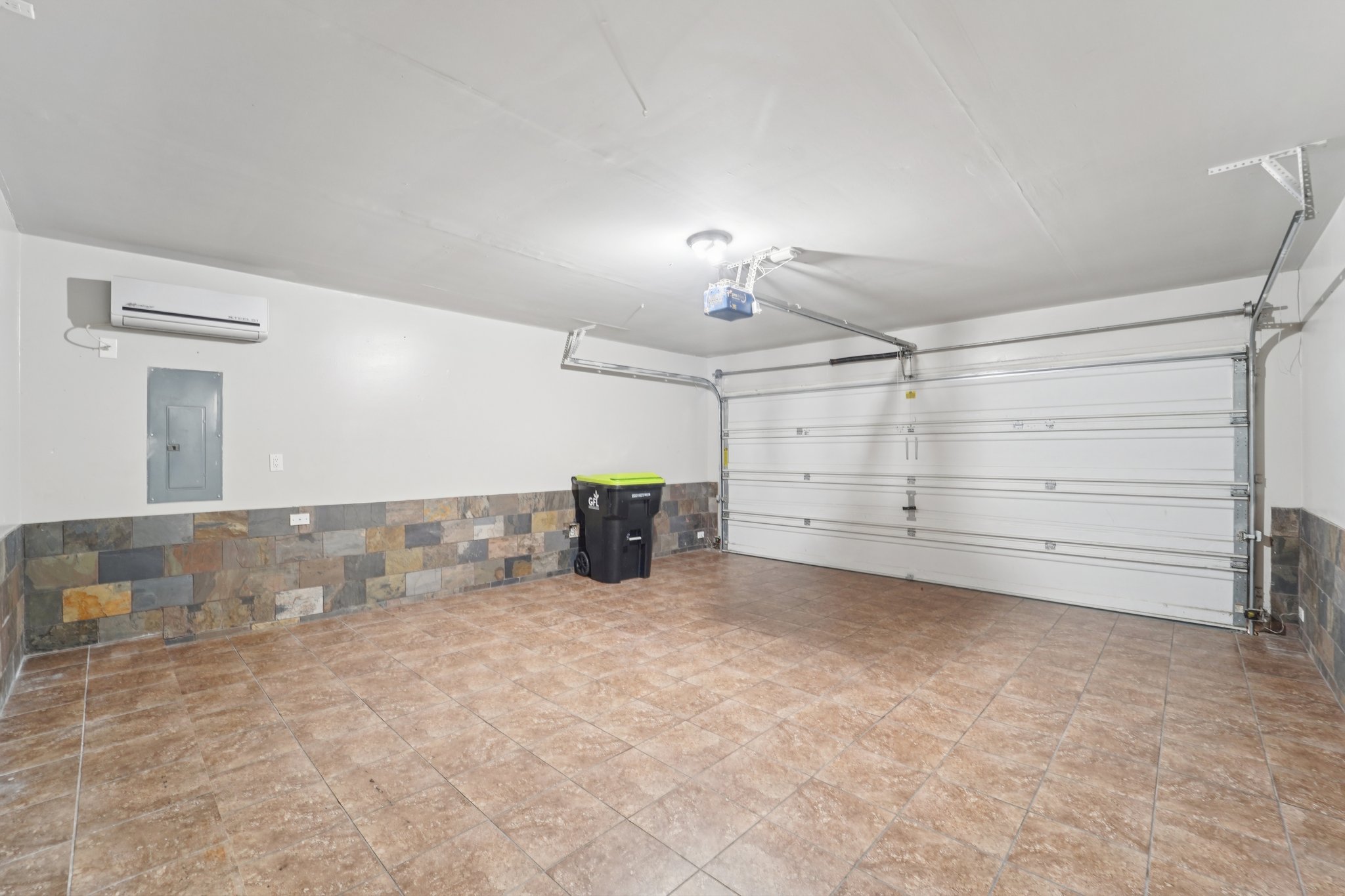 Brayford Pl Dr-S1204-024.jpg