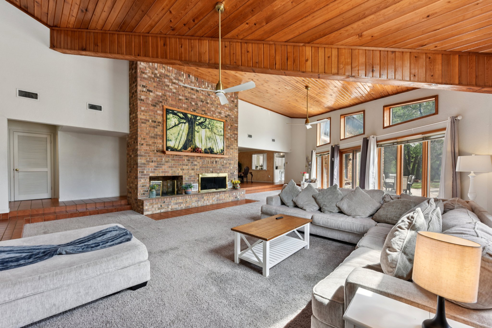 Eagle Trl-S0104-006.jpg