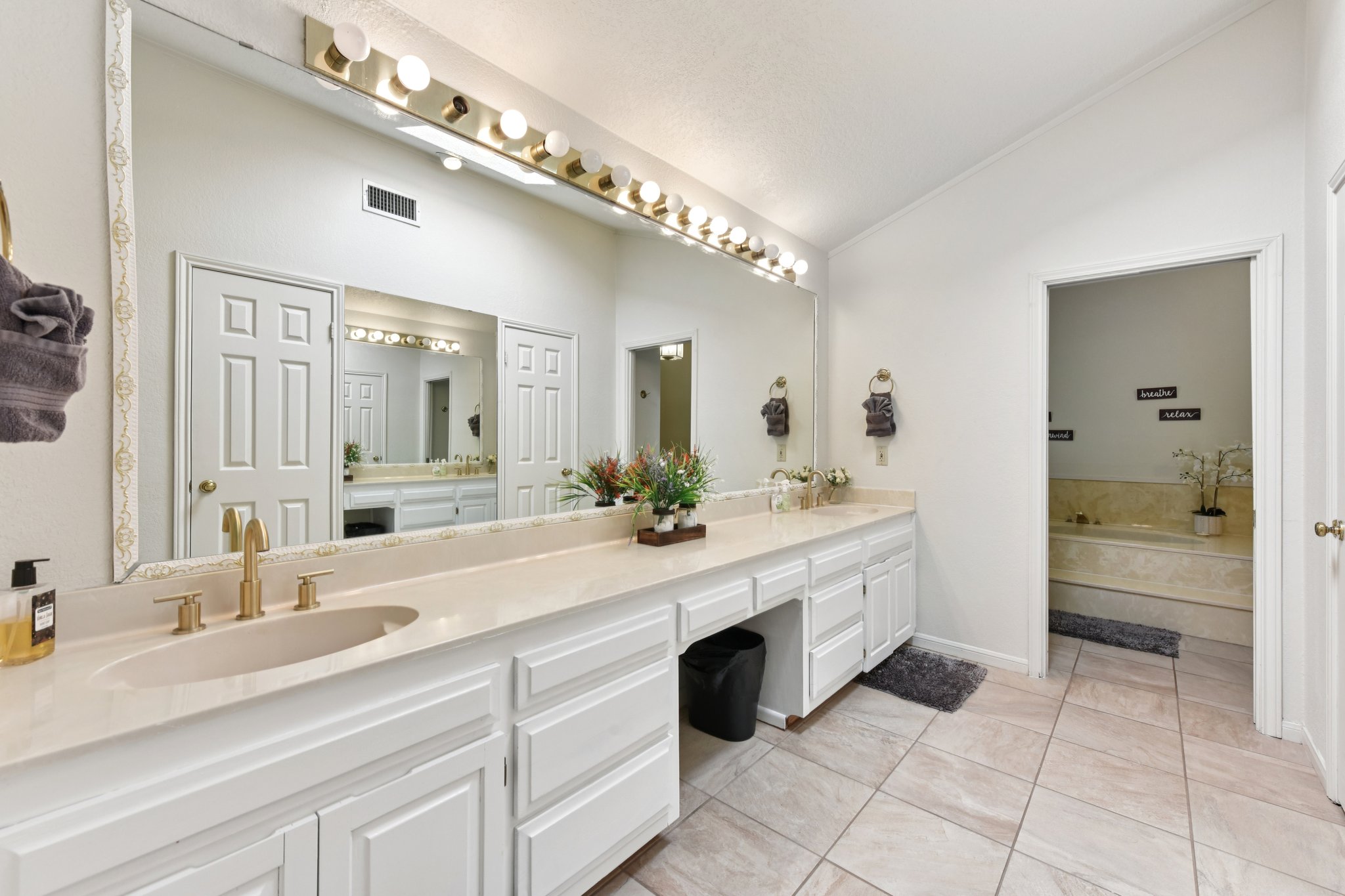 Eagle Trl-S0104-028.jpg