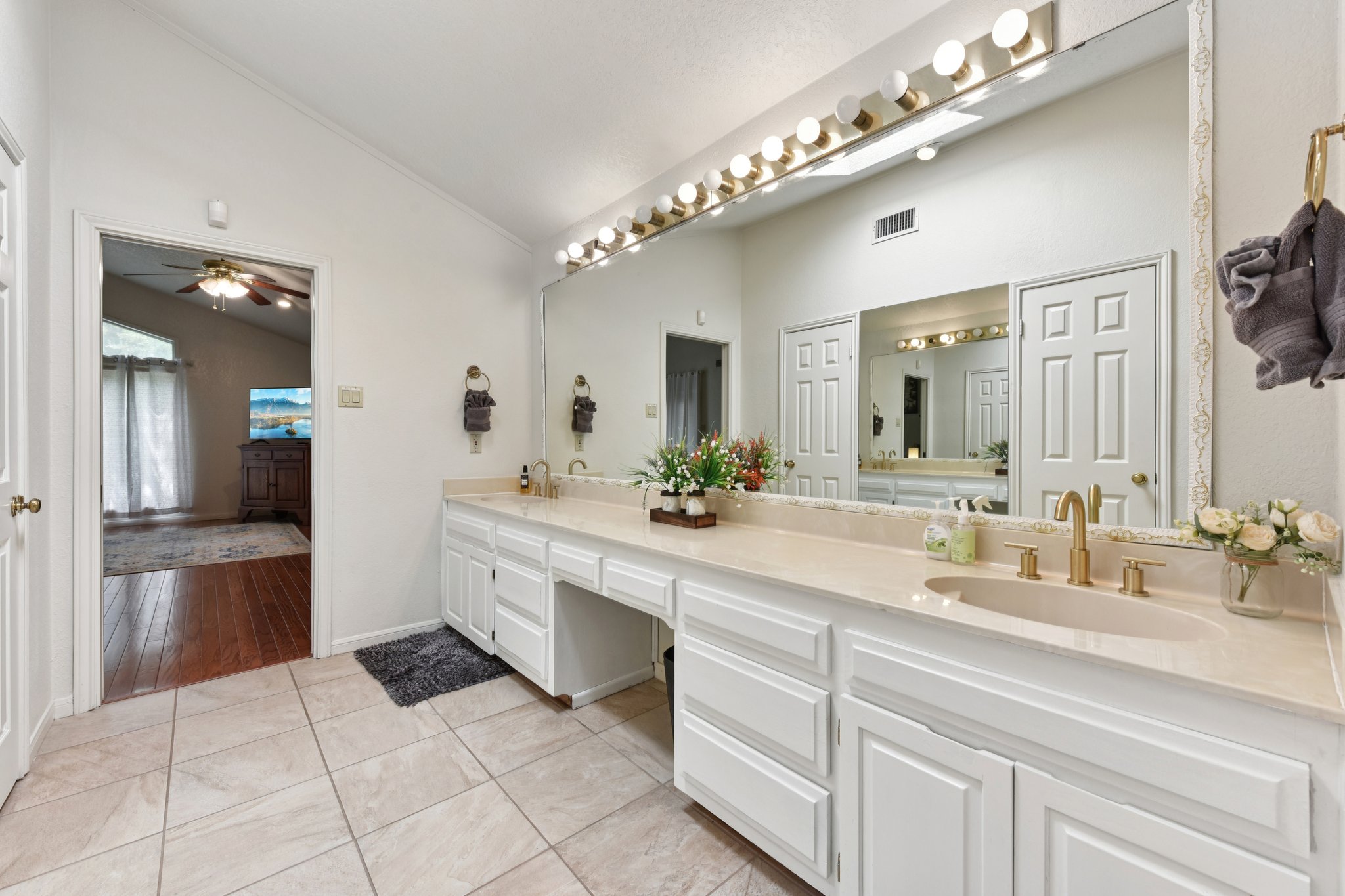 Eagle Trl-S0104-030.jpg