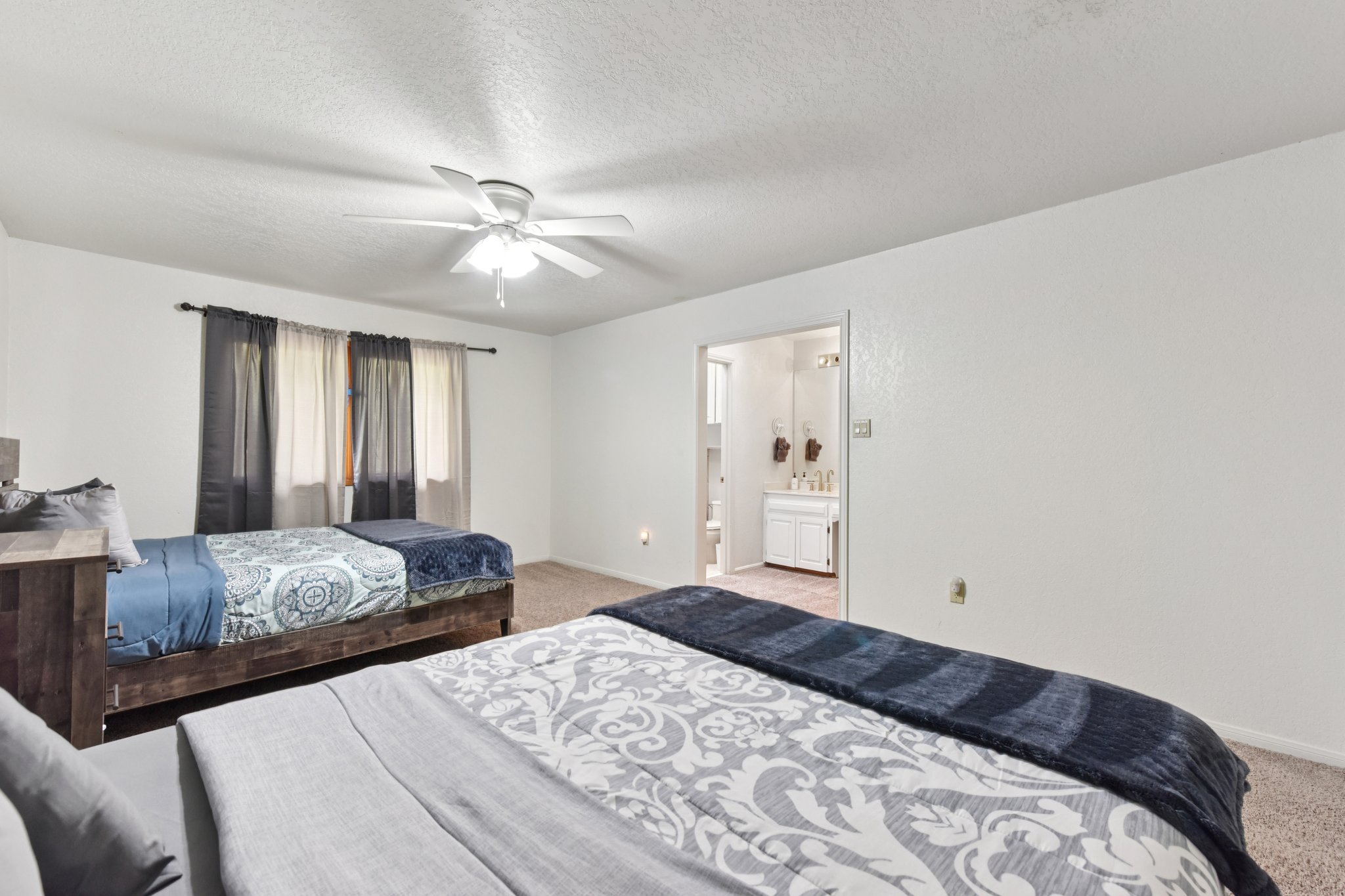 Eagle Trl-S0104-035.jpg