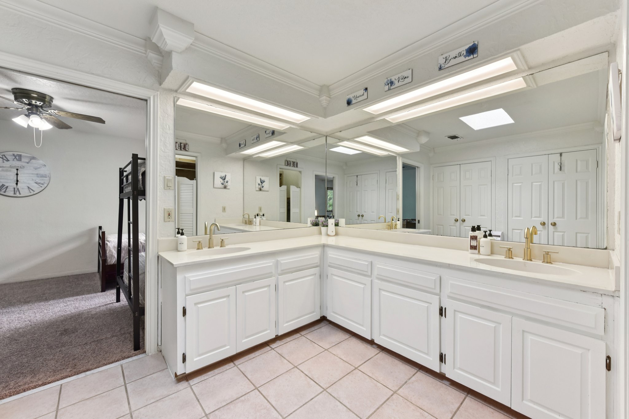 Eagle Trl-S0104-041.jpg