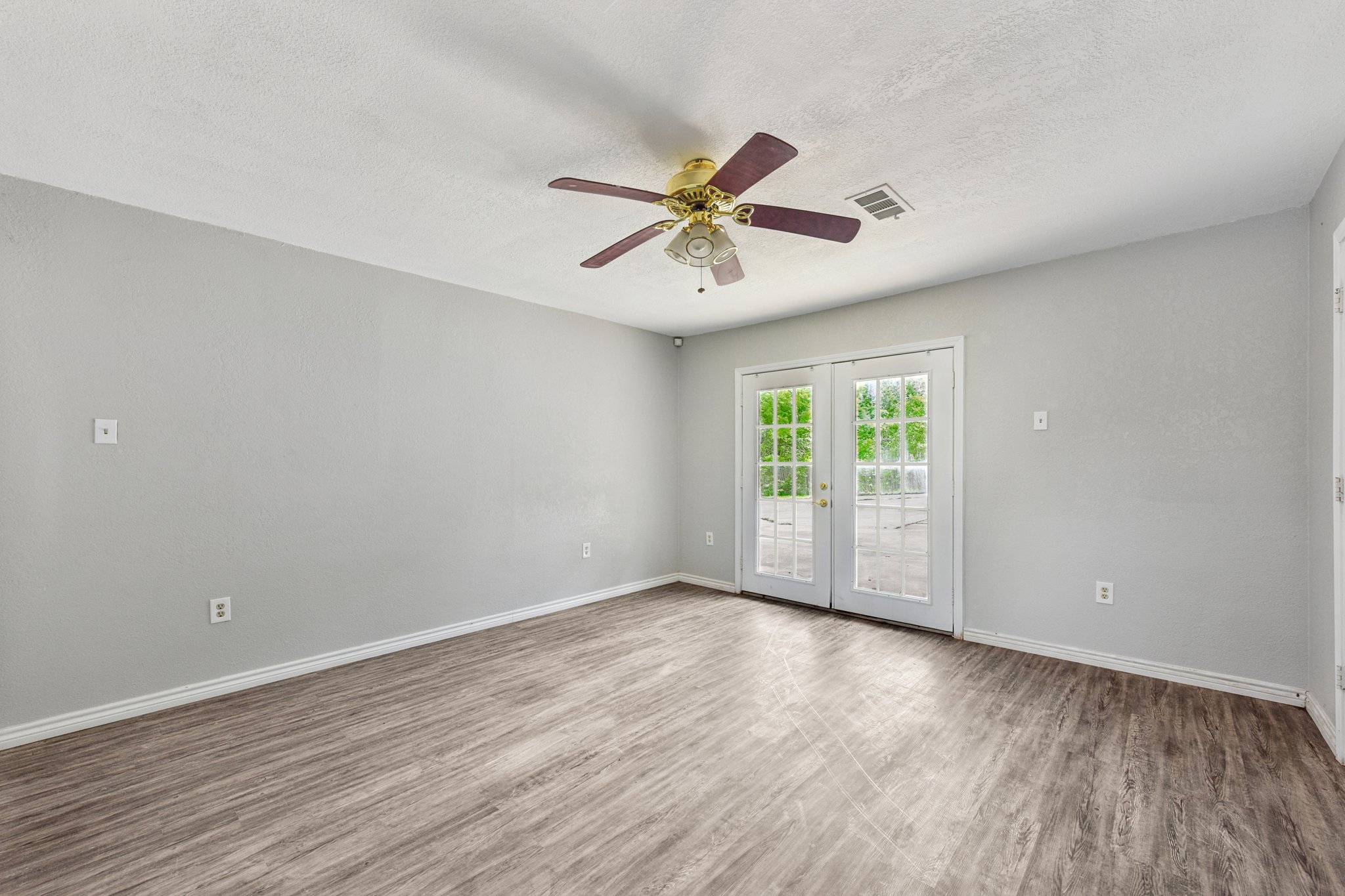 Eagle Trl-S0104-050.jpg