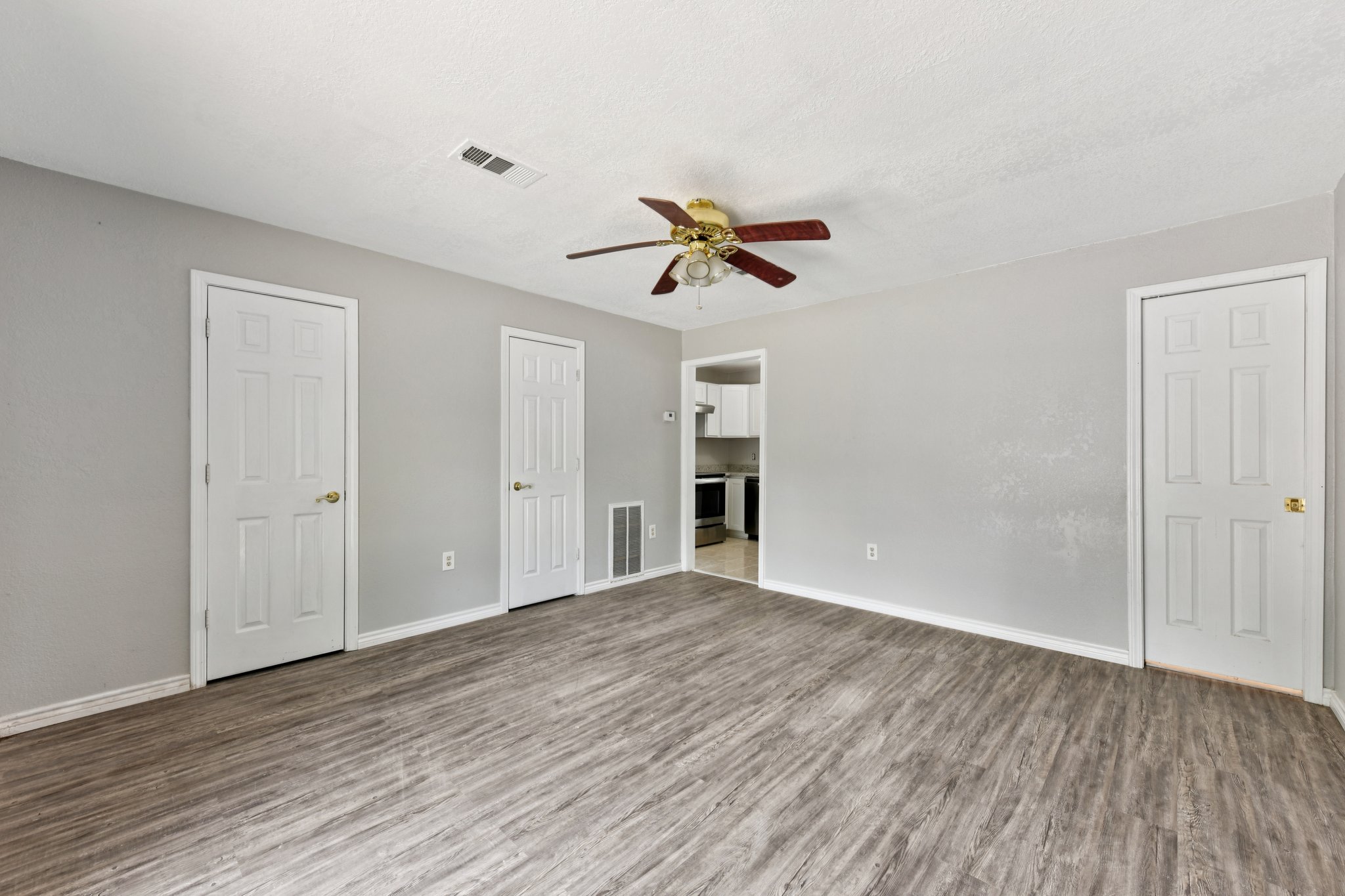 Eagle Trl-S0104-051.jpg