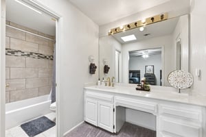 Eagle Trl-S0104-036.jpg