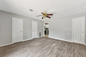 Eagle Trl-S0104-051.jpg