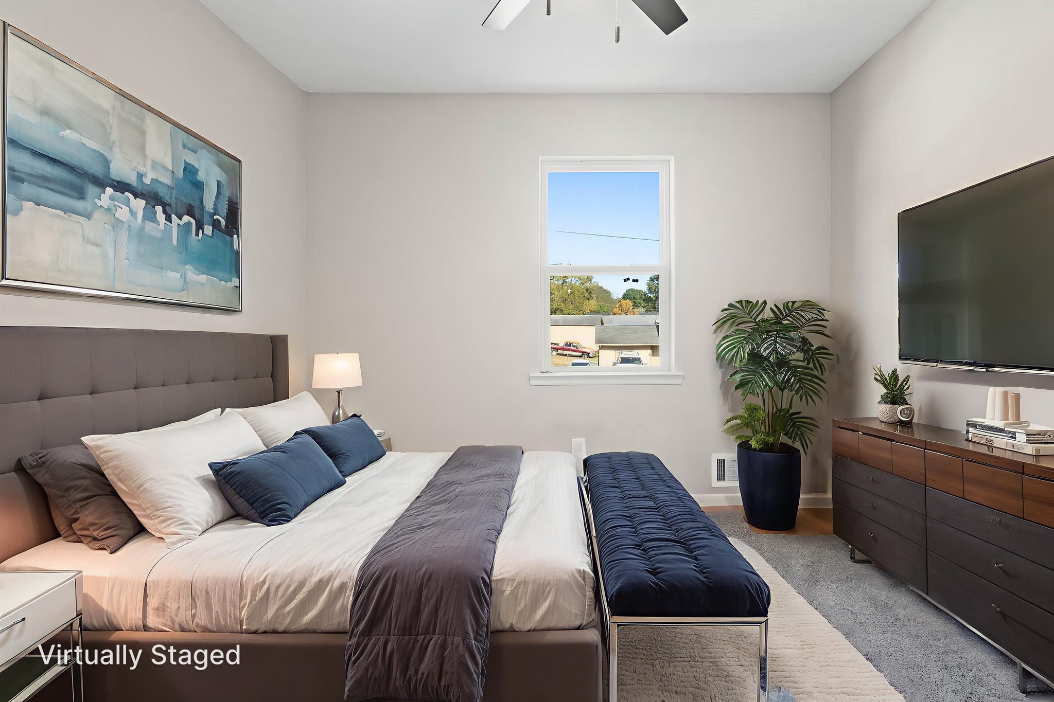 DSC01683 virtually staged.jpeg