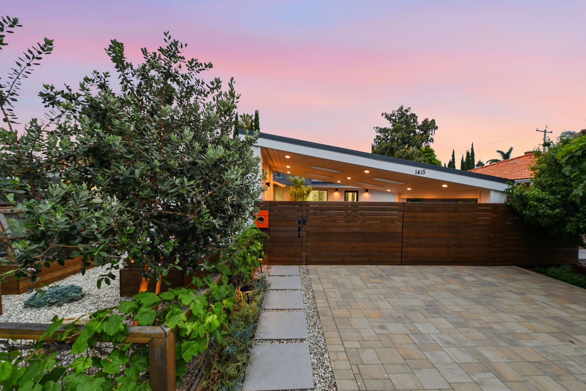 003_F8_TWILIGHT_1415 Carmel Dr