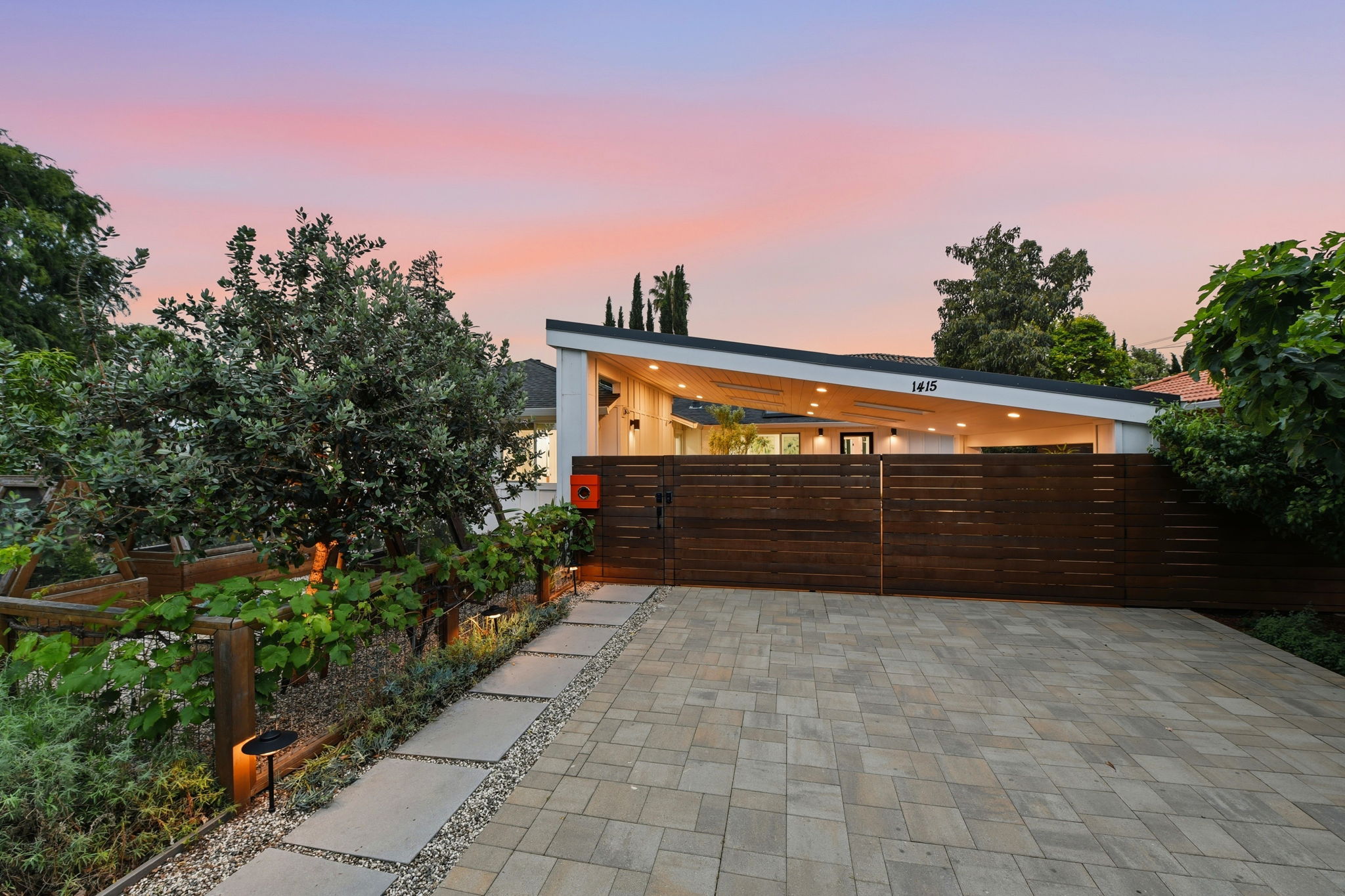 010_F8_TWILIGHT_1415 Carmel Dr