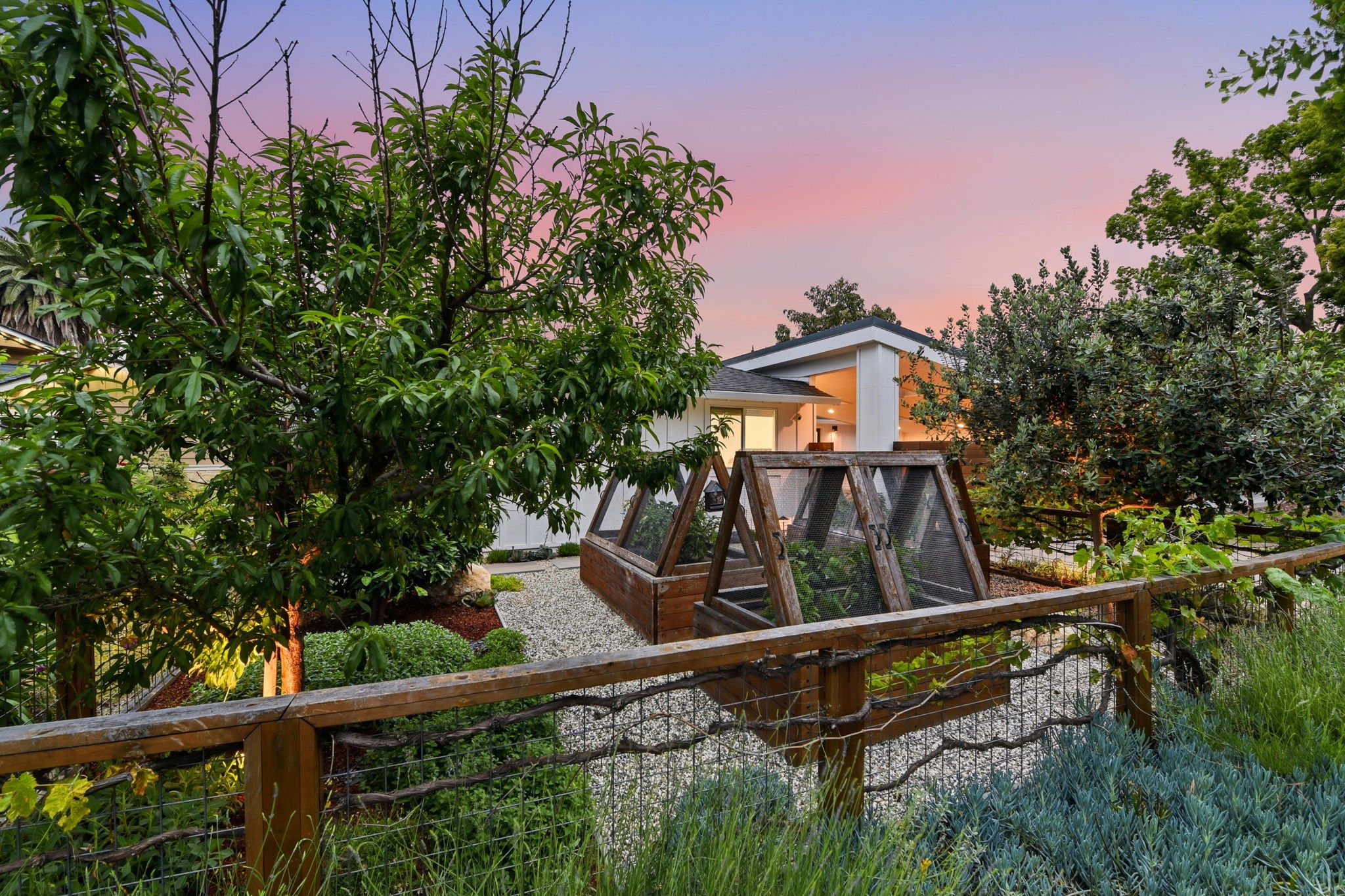 011_F8_TWILIGHT_1415 Carmel Dr