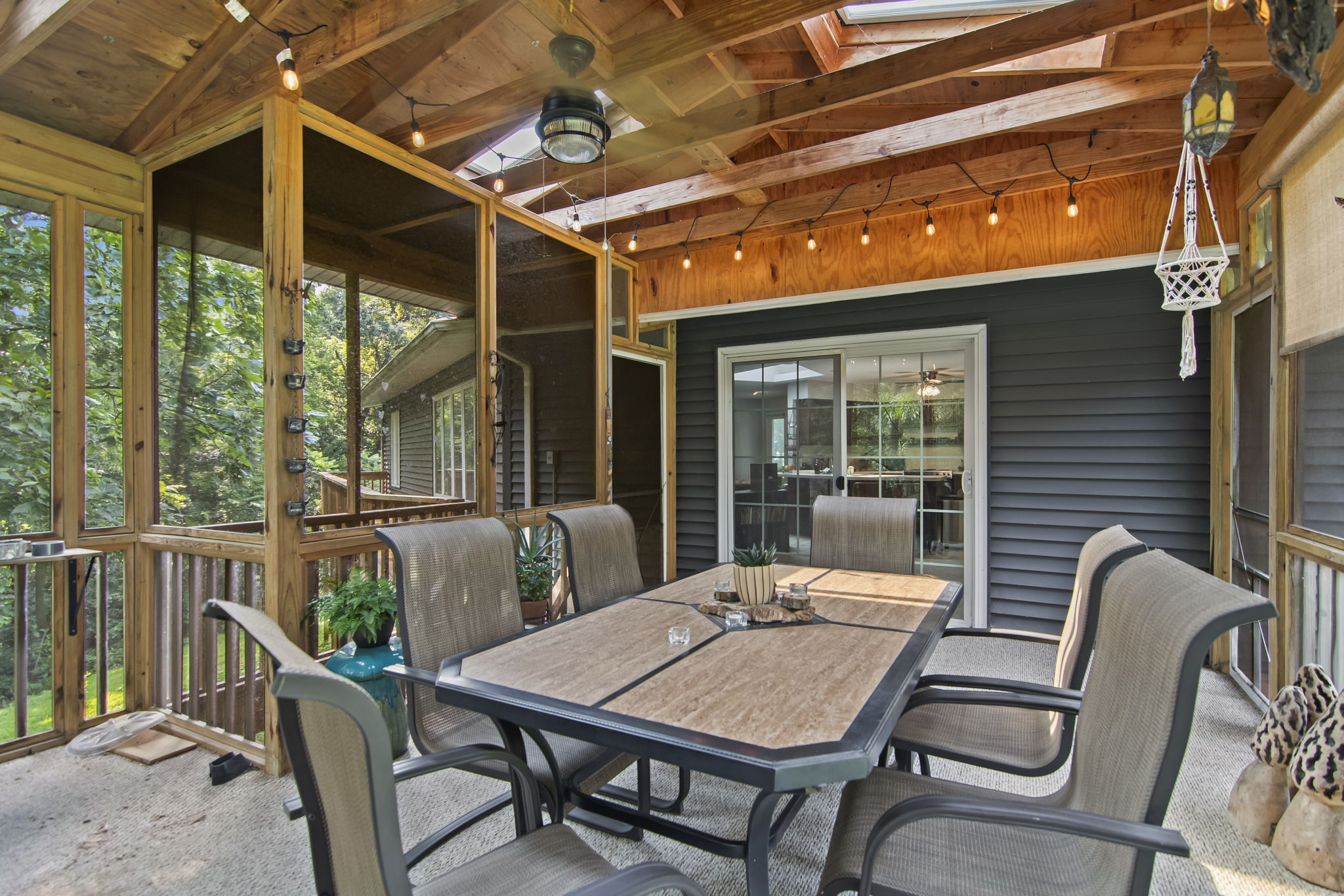 Screened-in Porch