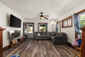  Photo 8
