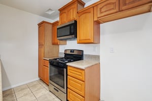 Rock Glen Ave A-S2108-011.jpg
