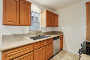 Rock Glen Ave A-S2108-012.jpg