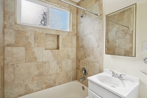 Rock Glen Ave A-S2108-015.jpg