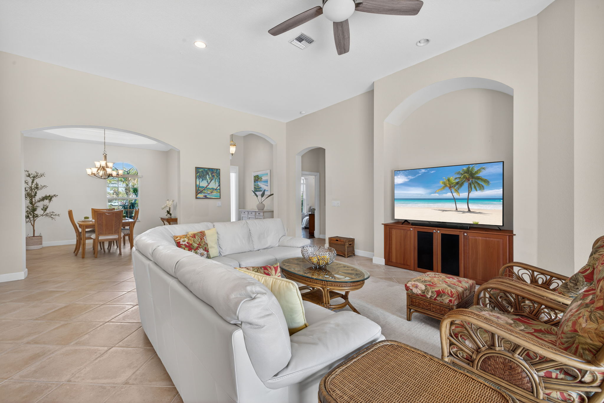 Living Room 3 of 4