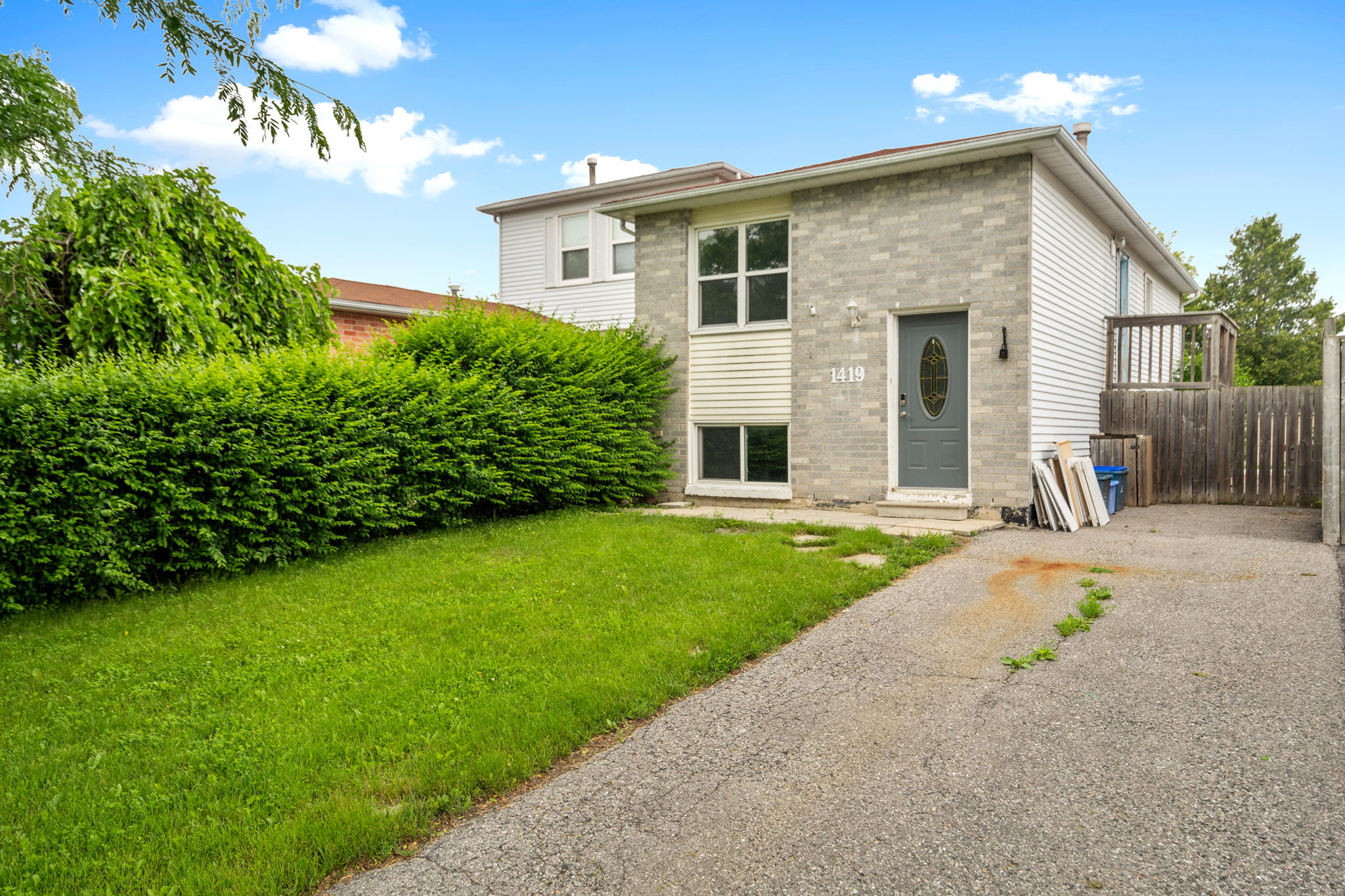 1419 Outlet Dr Oshawa, ON L1J 7Z6