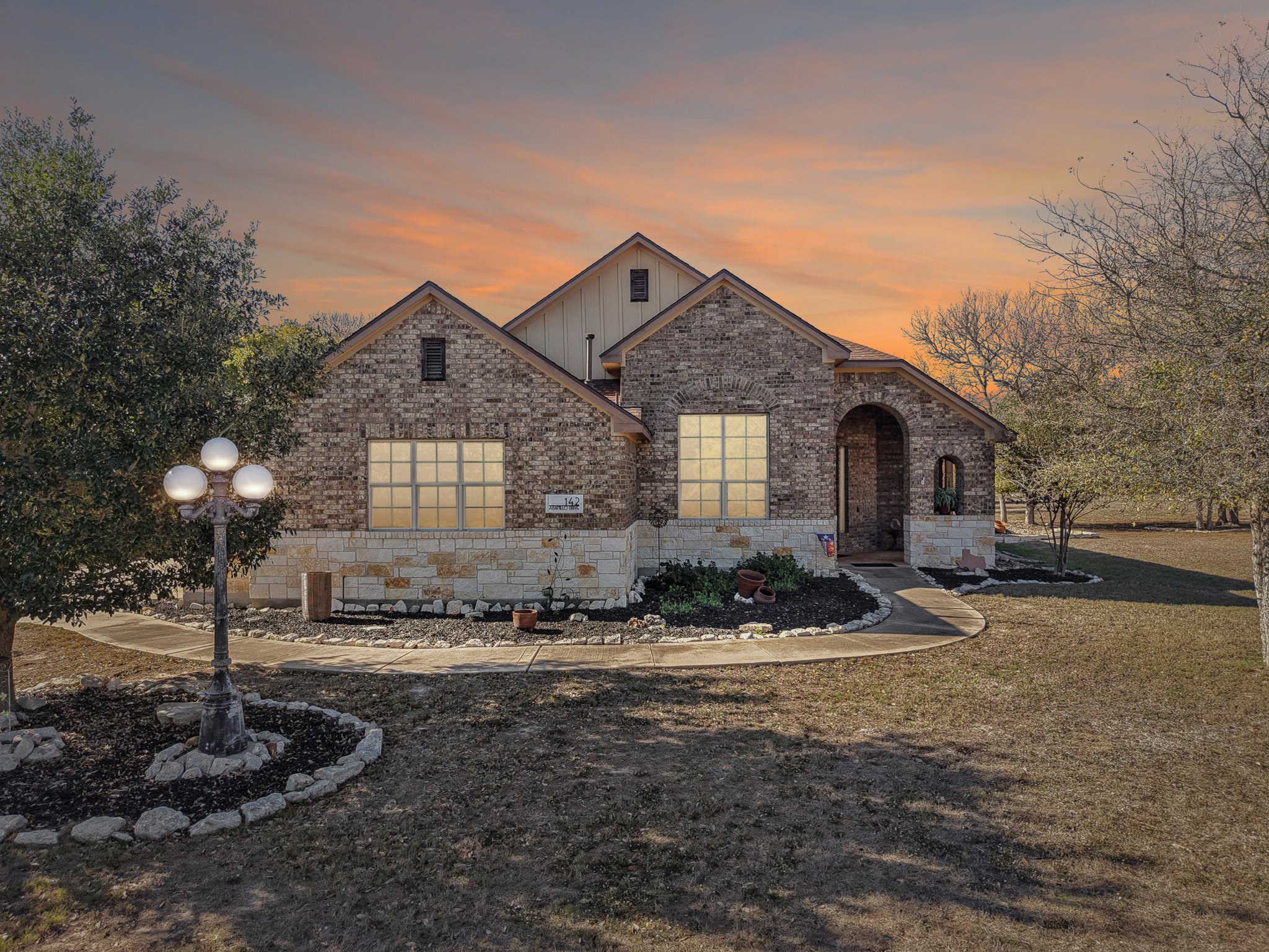 142 Abamillio at dusk