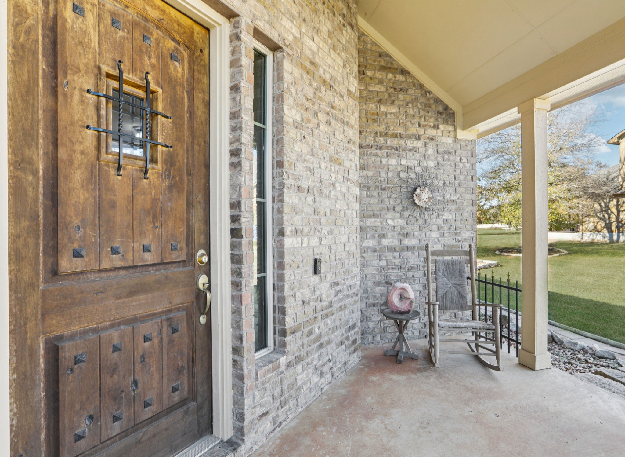 Front Porch/Entrance