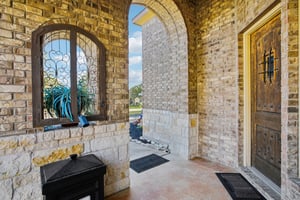 Front Porch/Entrance