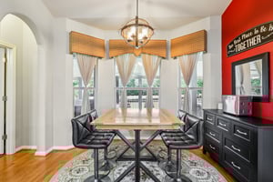 Breakfast / Dining Area