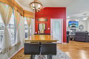 Breakfast / Dining Area