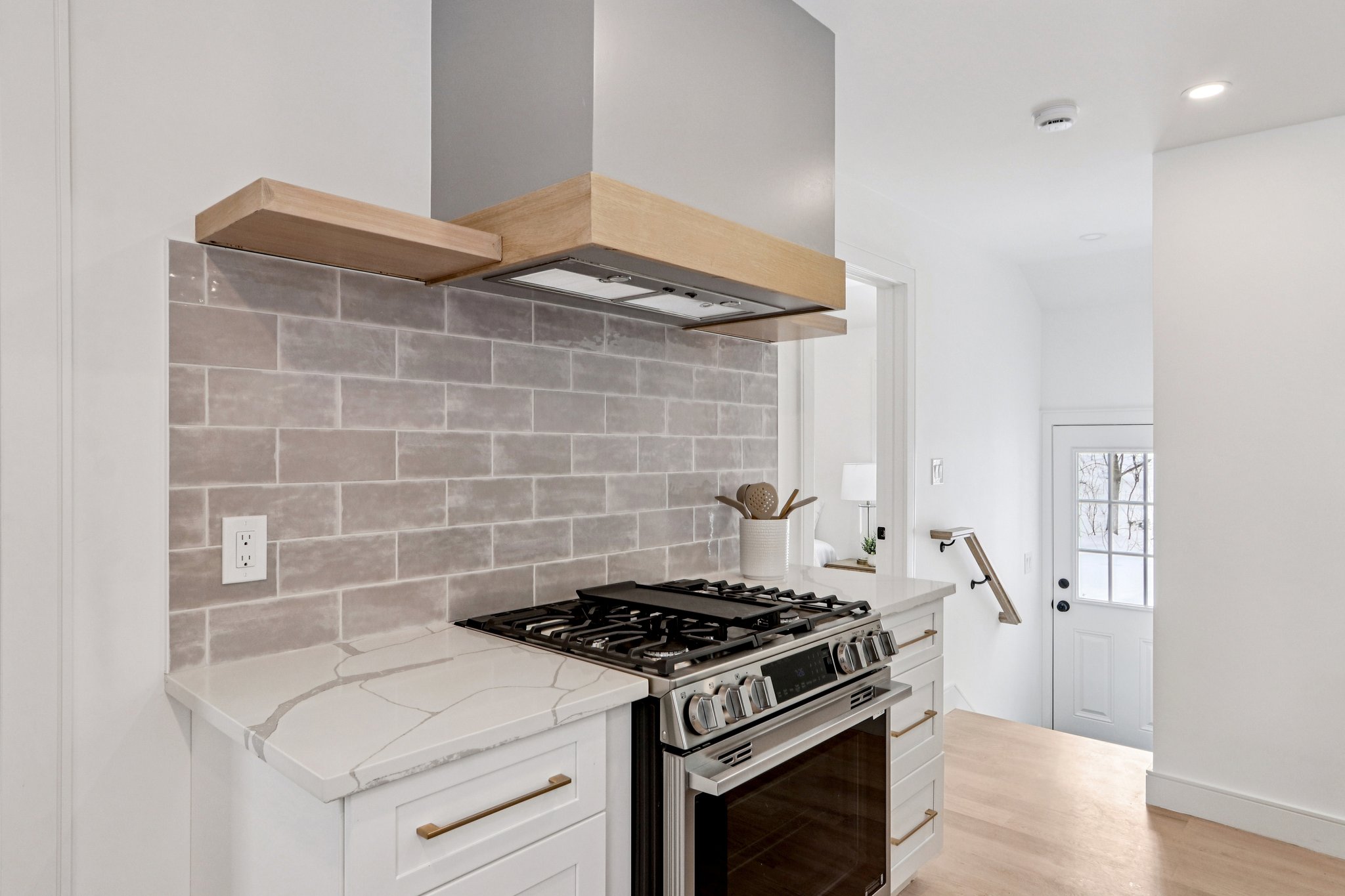 187316-189755 - 142 Bacon St-S1202-2-003.jpg