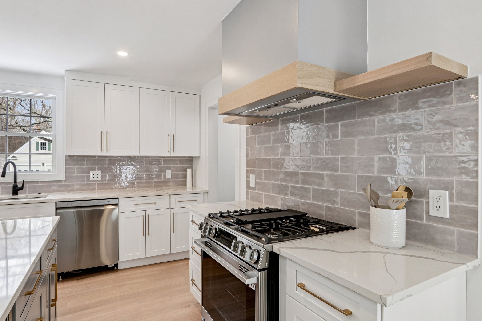 187316-189755 - 142 Bacon St-S1202-2-006.jpg