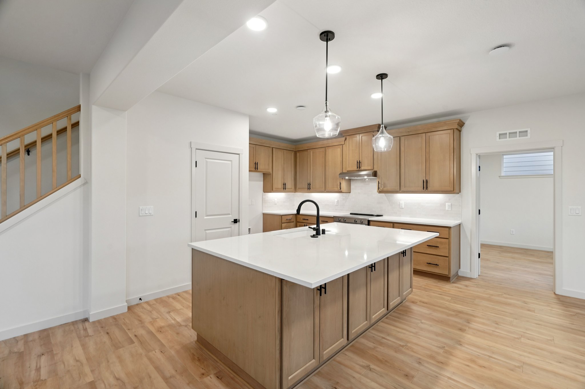 W 20th Wy-S0711-018.jpg