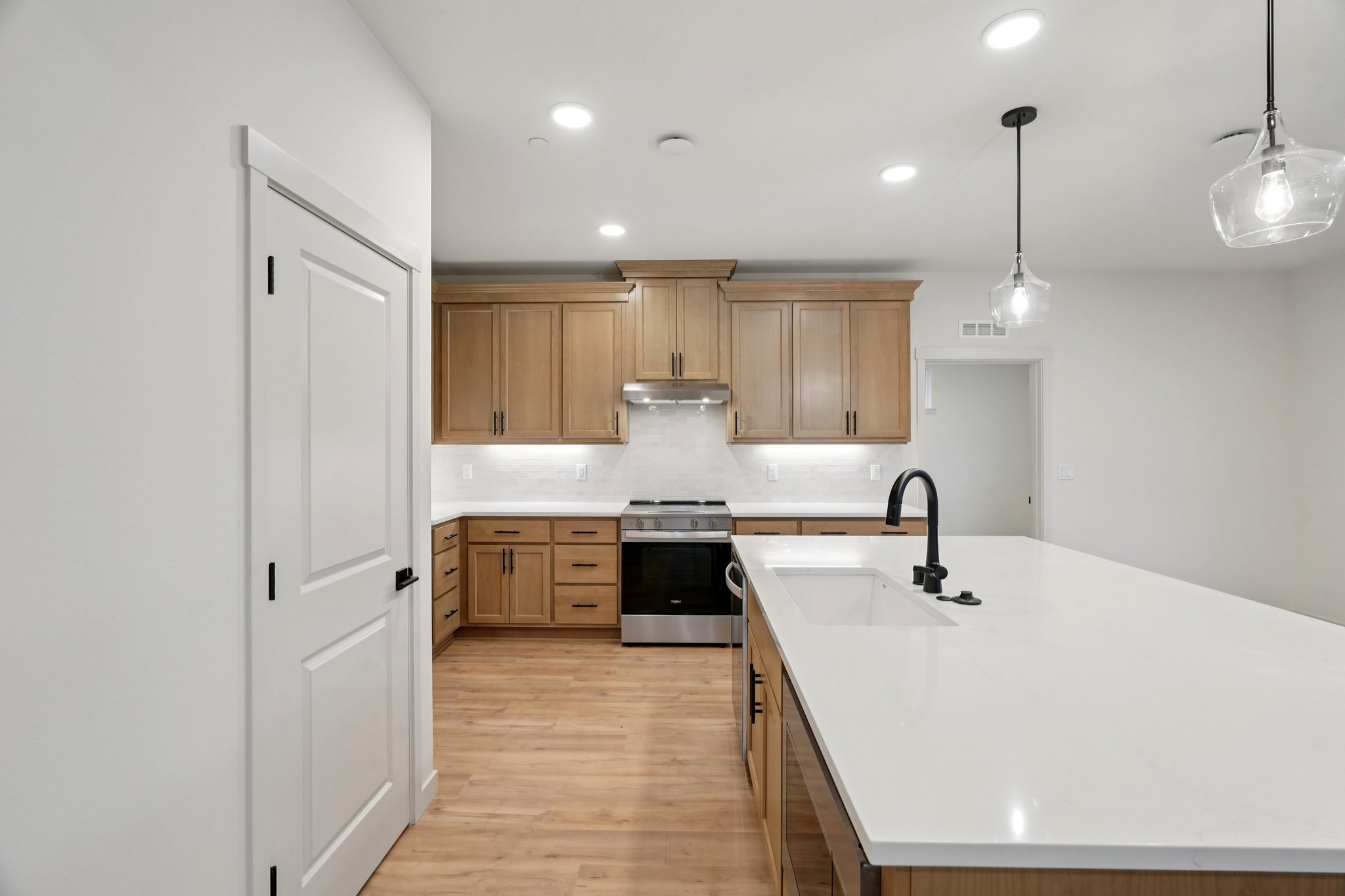 W 20th Wy-S0711-020.jpg