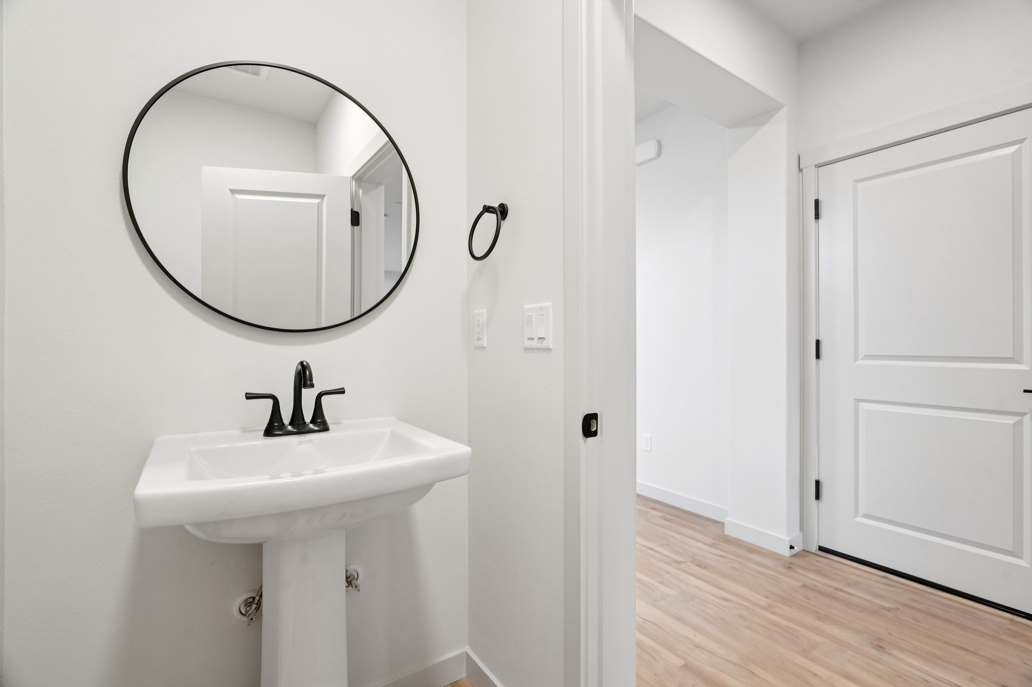 W 20th Wy-S0711-025.jpg