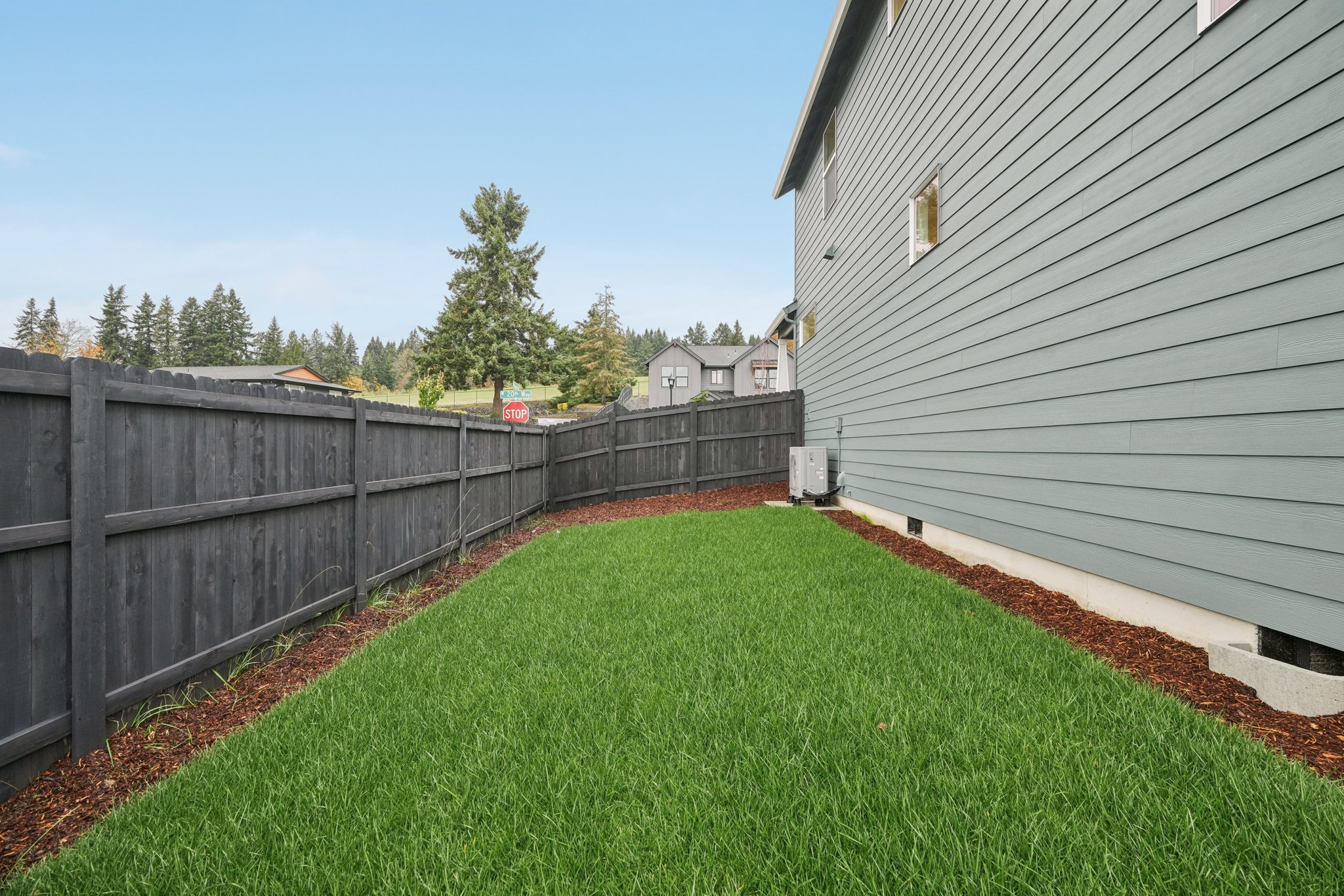 W 20th Wy-S0711-049.jpg