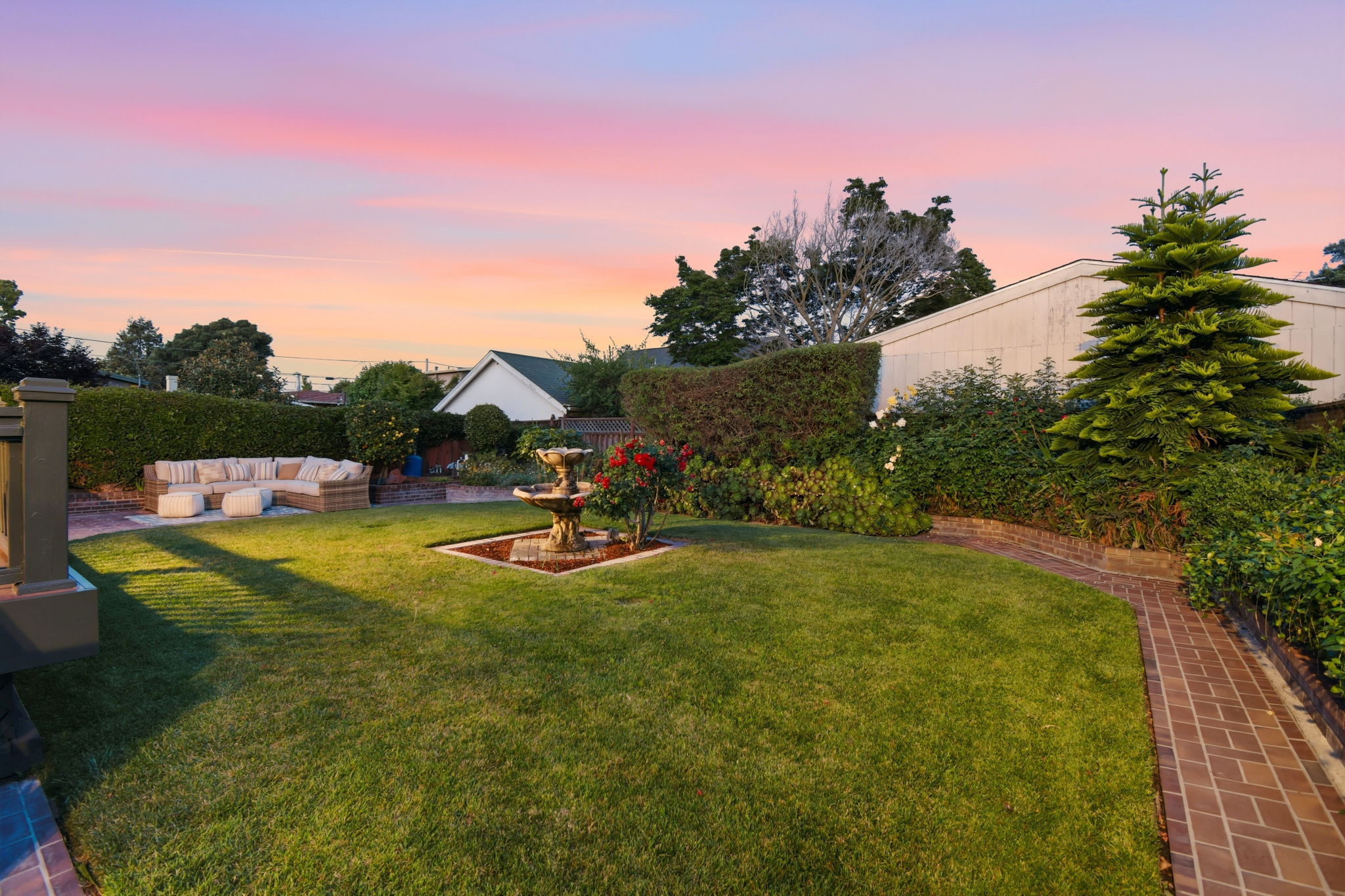 020_F8_TWILIGHT_1420 Mound St