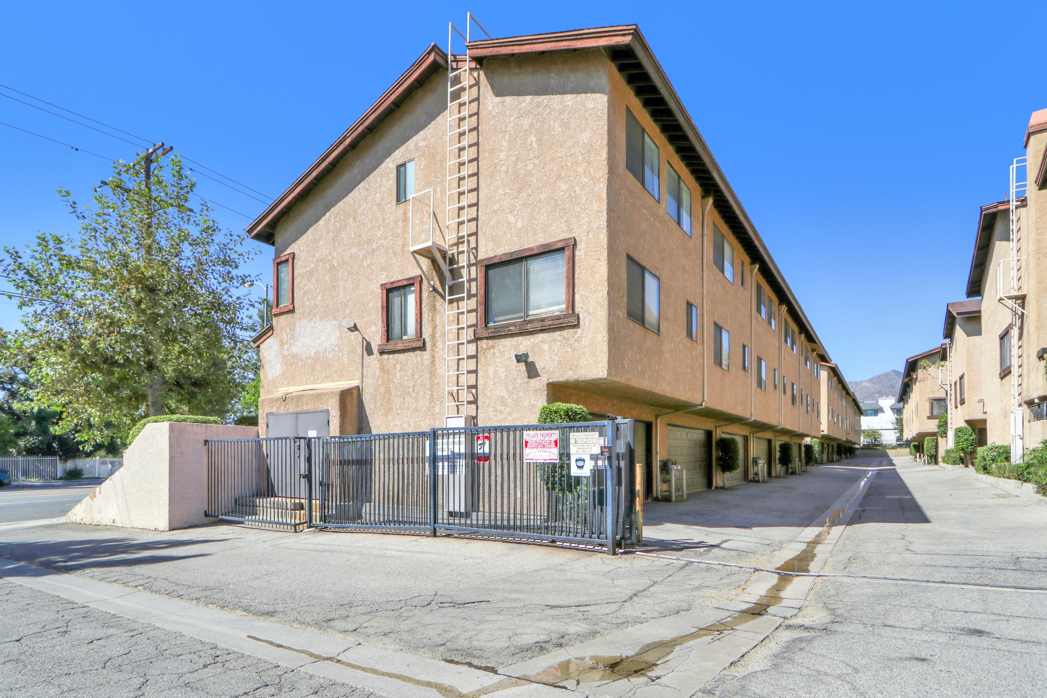 Foothill Blvd 17-S0210-001.jpg