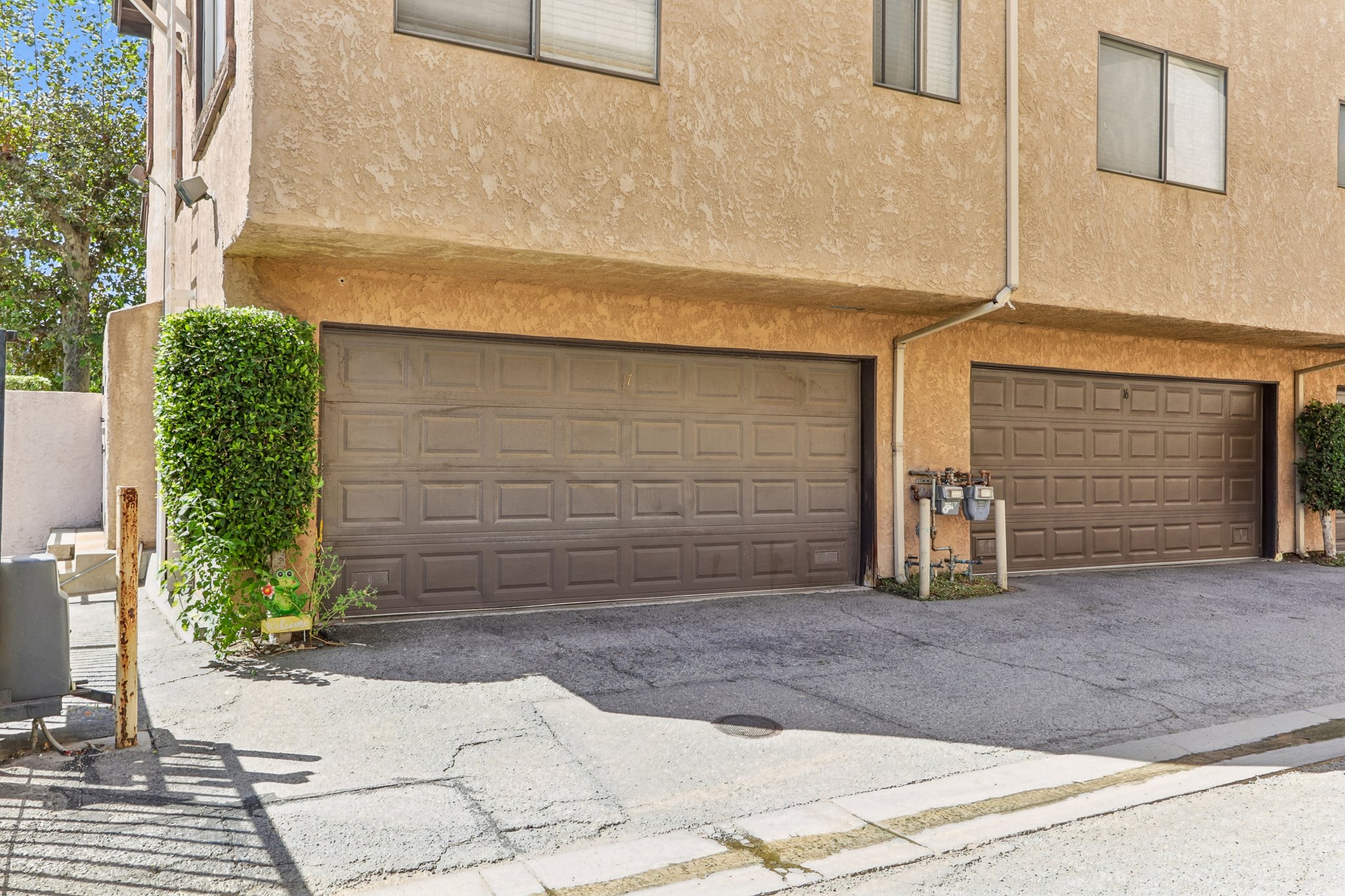 Foothill Blvd 17-S0210-003.jpg