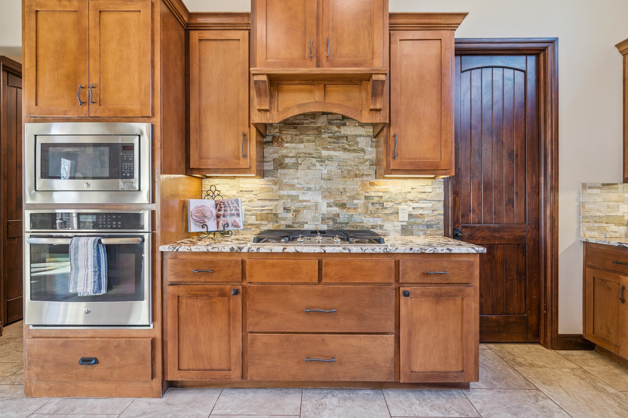 14201 Little Hickory_014.jpg