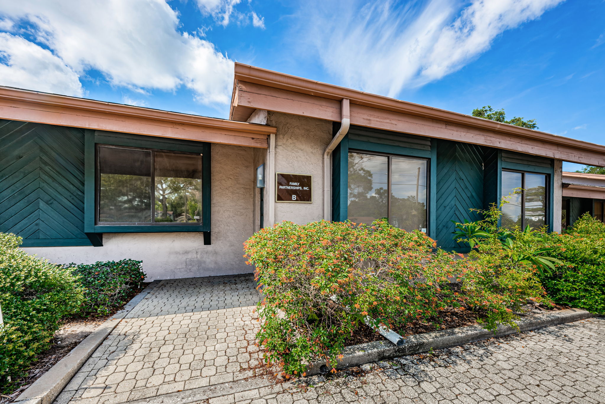 Front Exterior4-2