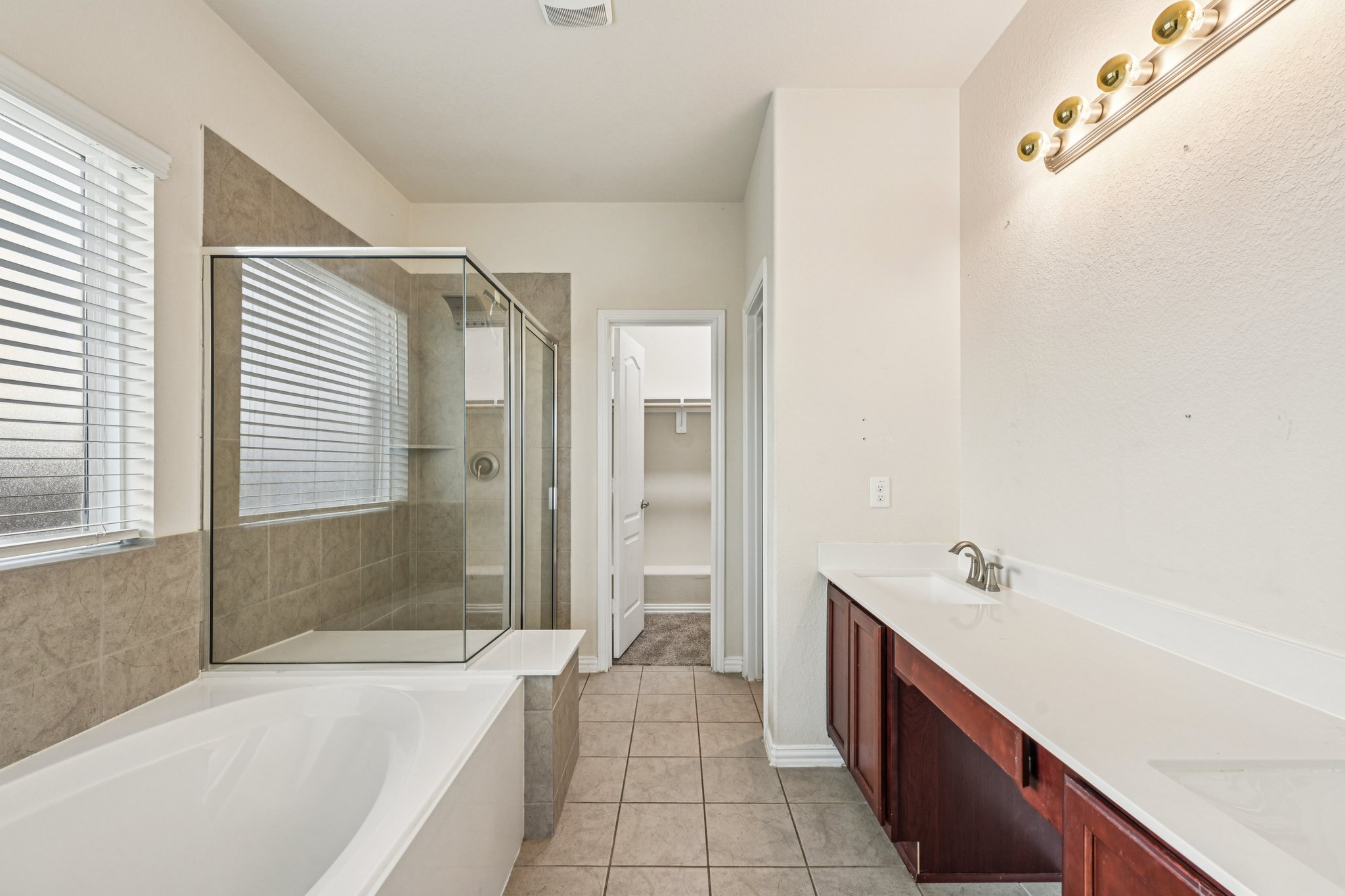 Blanco Dr-S2912-025.jpg