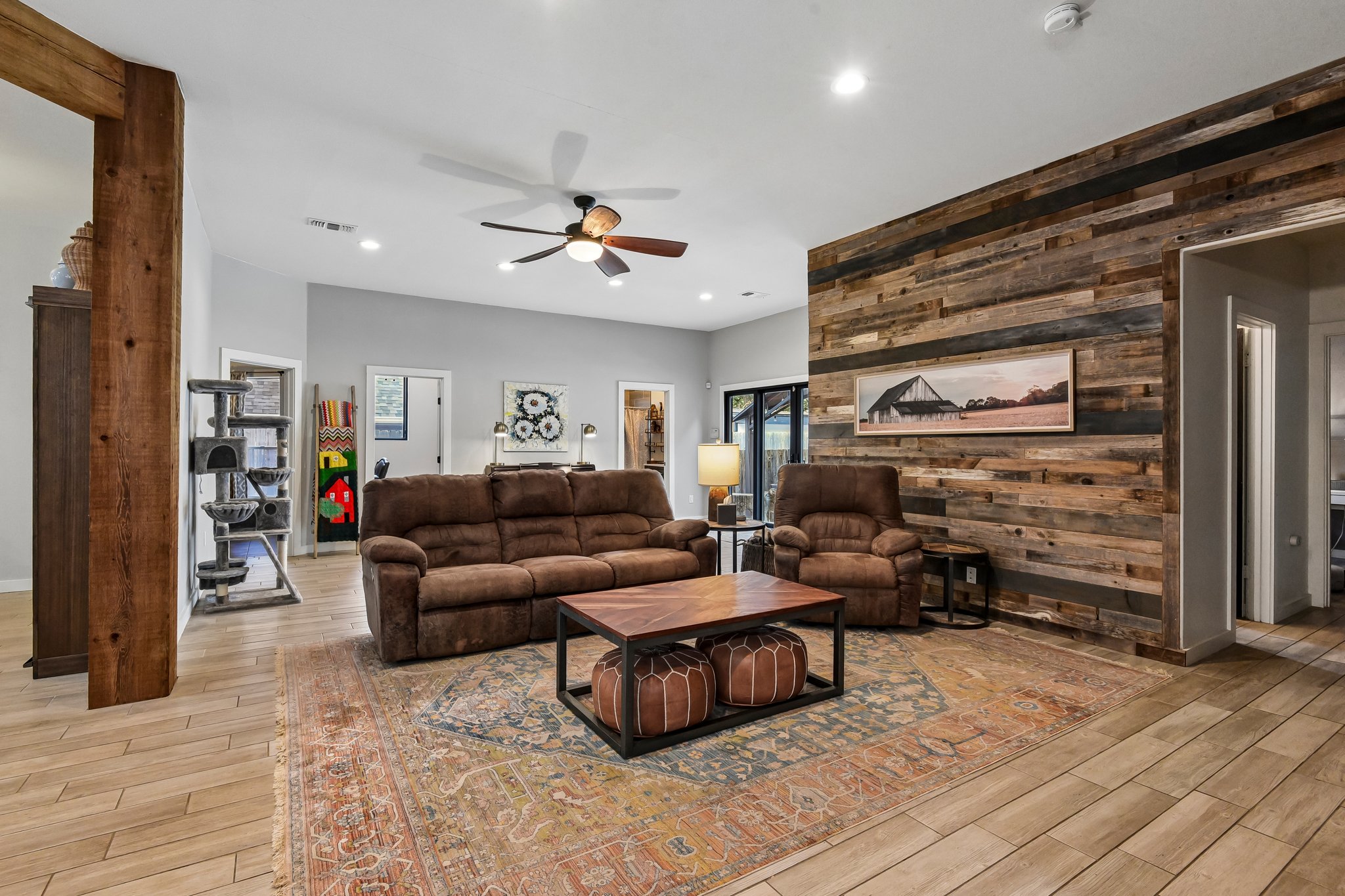 Silverhollow-S1706-011.jpg